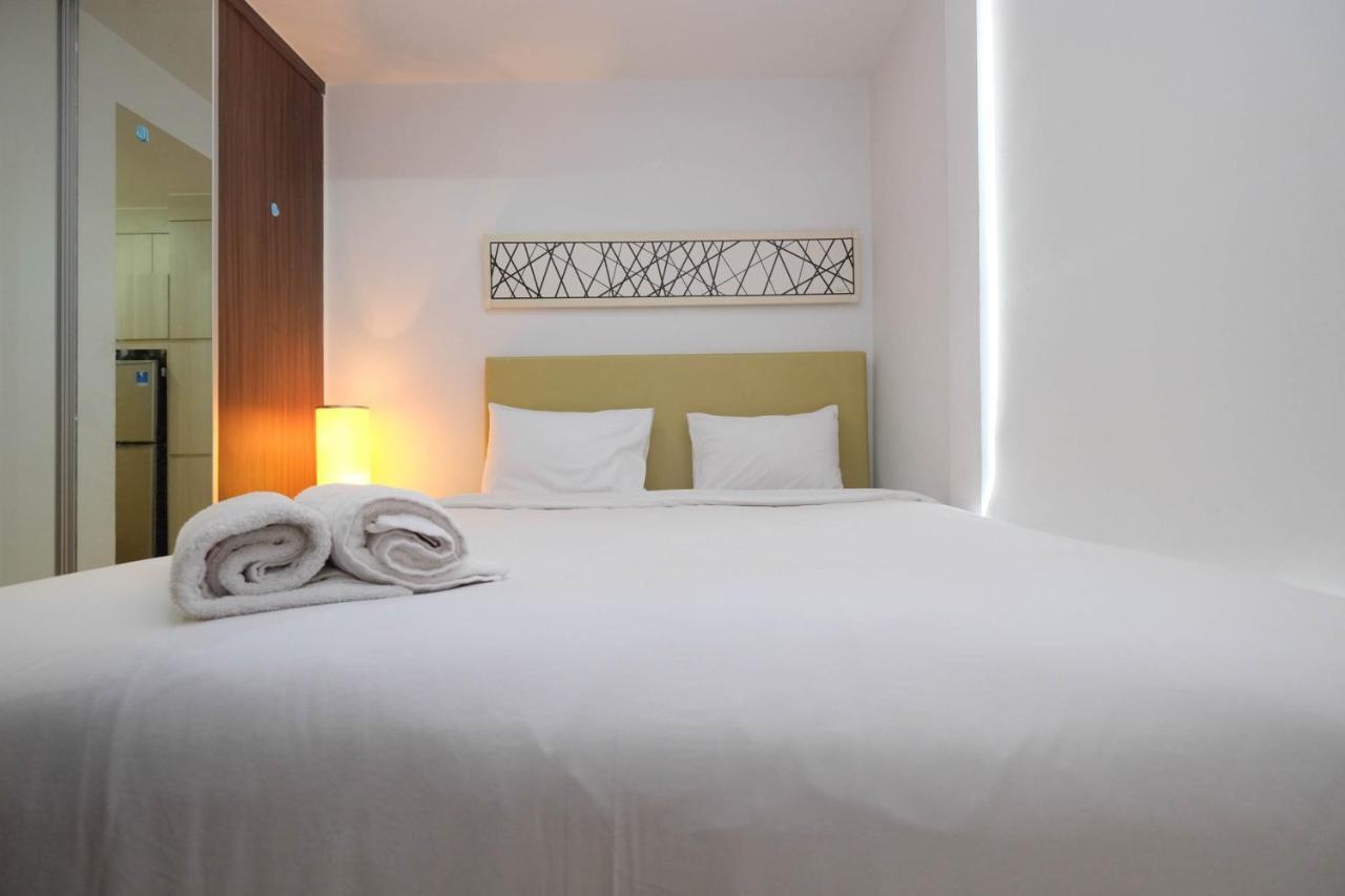 Modern Style At Azalea With View By Travelio Apartemen Bekasi
